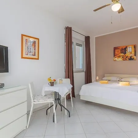 Zora Guest house